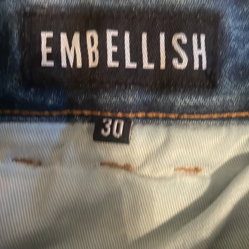Slightly worn - Picture 2 of 3